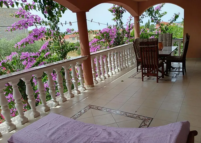 Apartament In With Terrace, Air Conditioning, Wi-fi, Dishwasher