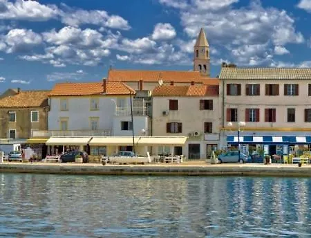 In With Terrace, Air Conditioning, Wi-fi, Dishwasher Apartman *