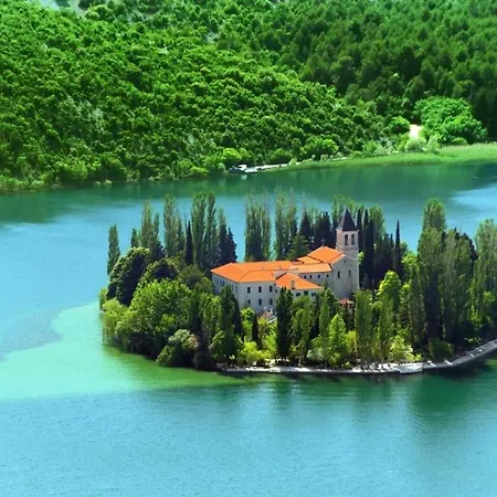 In With Terrace, Air Conditioning, Wi-fi, Dishwasher Apartman *