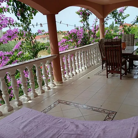 Apartman In With Terrace, Air Conditioning, Wi-fi, Dishwasher