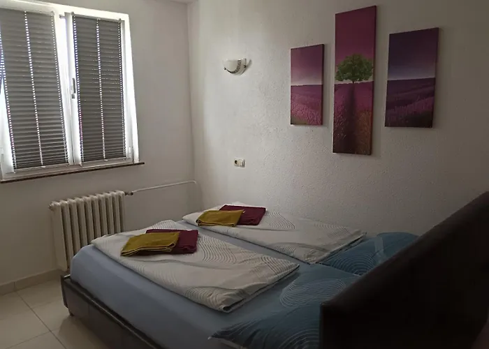 Apartmán In With Terrace, Air Conditioning, Wi-fi, Dishwasher *